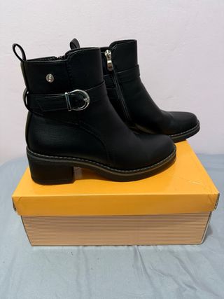 Botines color negro