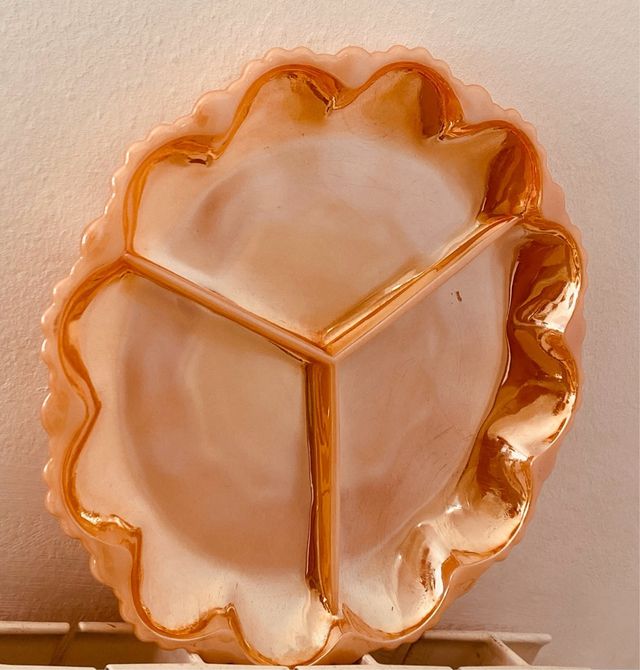 PLATO ANTIGUO DE VIDRIO DE OPALITA NACARADA ROSADA