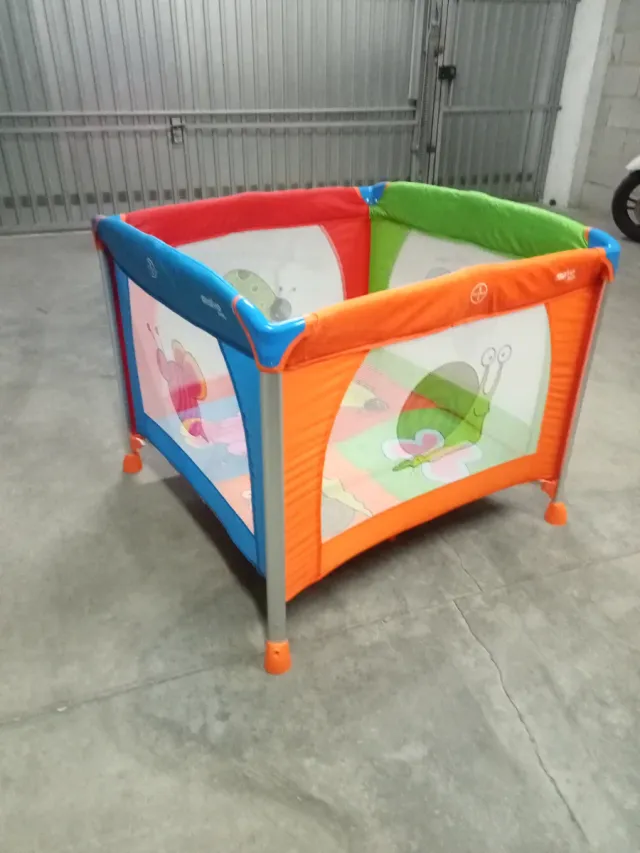 Parque infantil poco uso, en su caja.