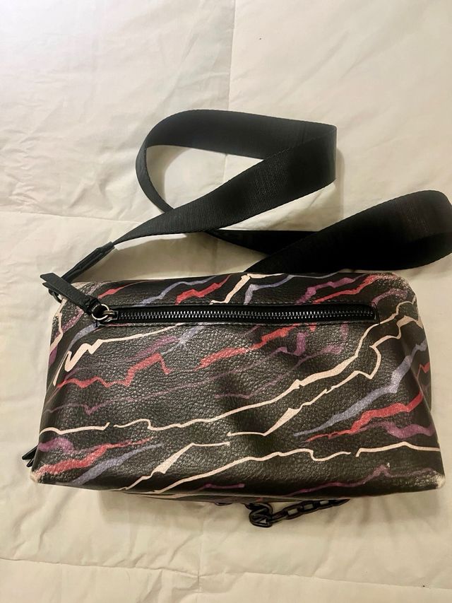 BOLSO BANDOLERA DESIGUAL