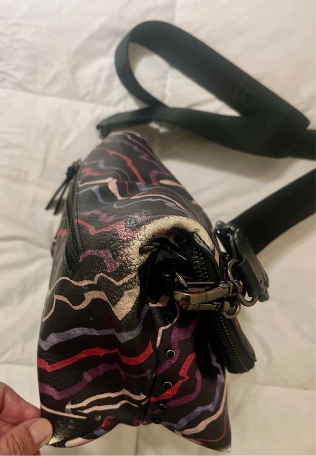 BOLSO BANDOLERA DESIGUAL