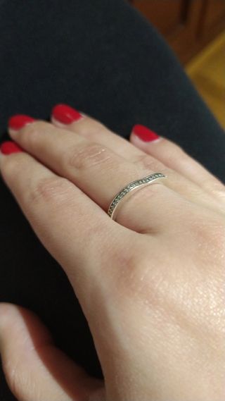 Anillo plateado Pandora en forma de corazón