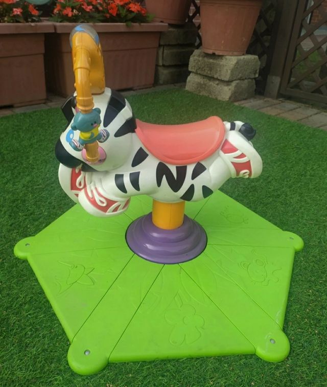 Cavallino Fisher Price con pedana