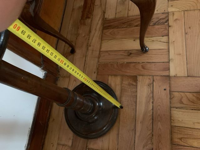 Antiguo cenicero de pie, en madera