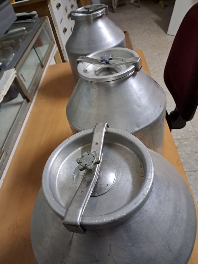 Dos Cántaras  de aluminio