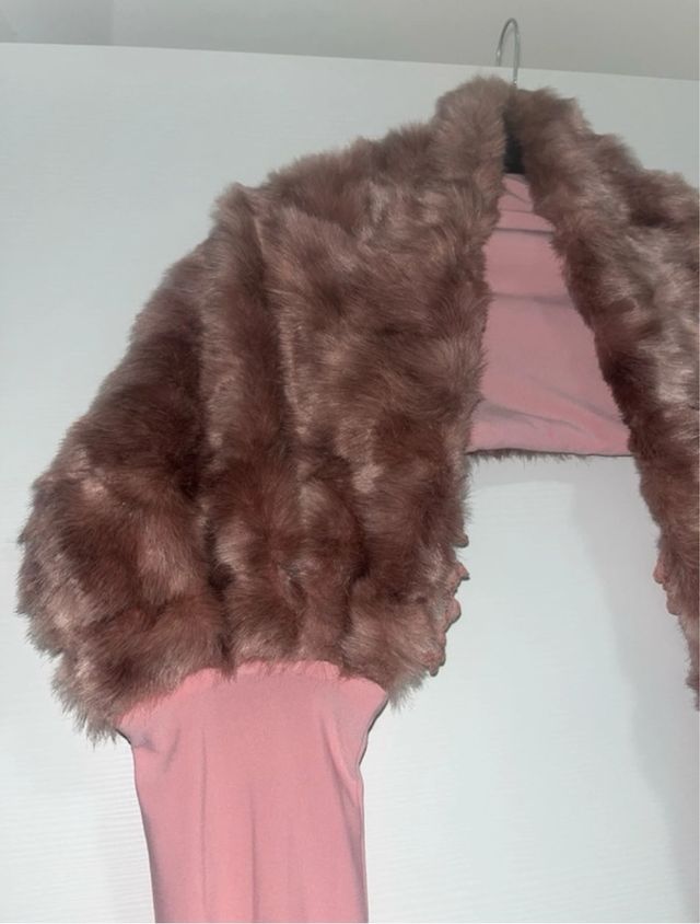 Scialle in pelliccia rosa cipria. Coconuda