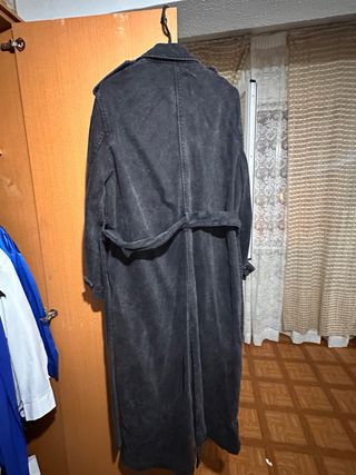 El abrigo trench sarga de Bershka