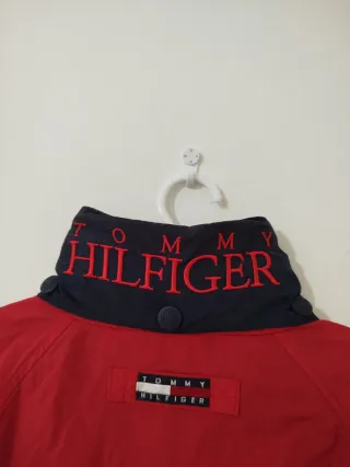 Cortavientos Tommy Hilfiger vintage rojo