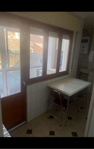 Vivienda con 2 patios y varios almacenes