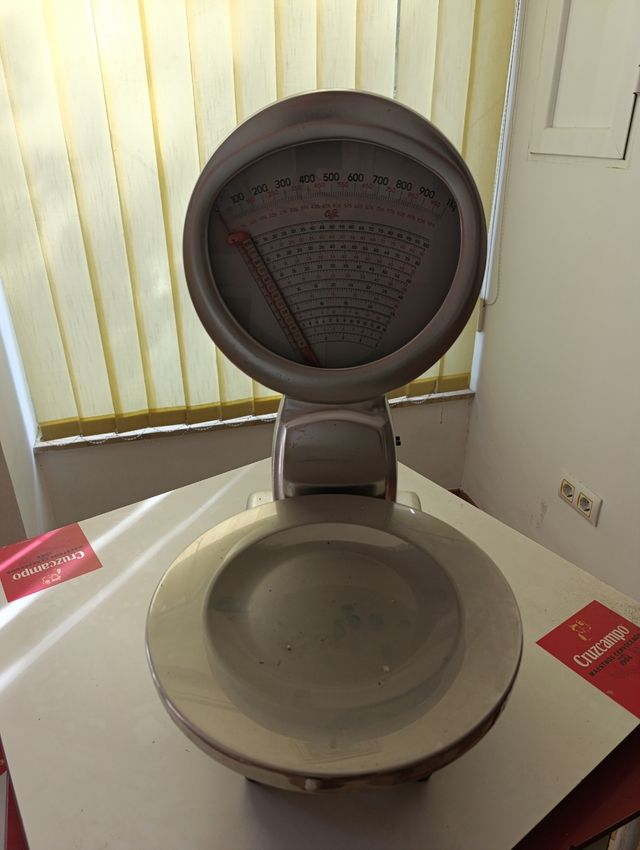 Bascula antigua Cely