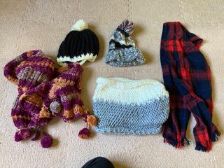 Lote gorros y bufandas 