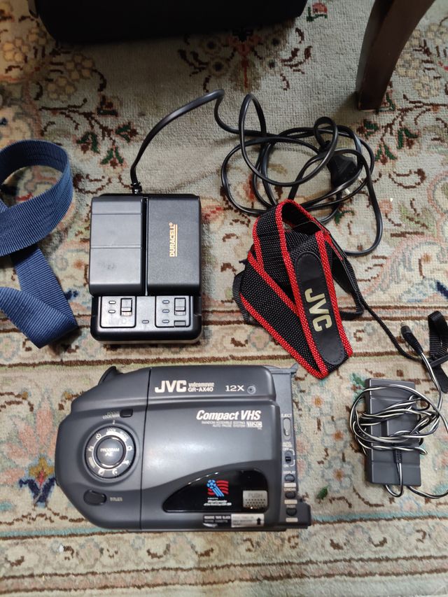 Videocamera JVC GR-AX40