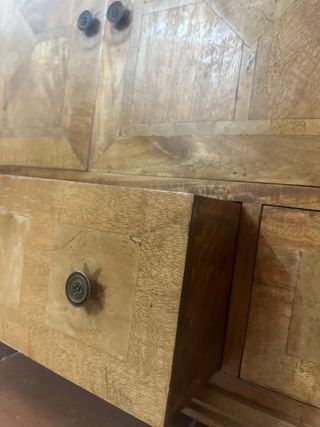 Mueble madera de mango e incrustaciones de mármol