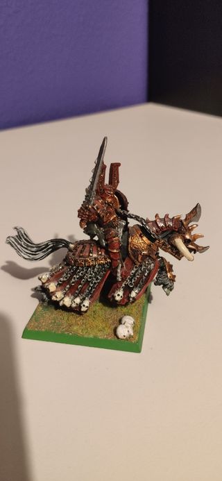 Paladín de Khorne en montura.