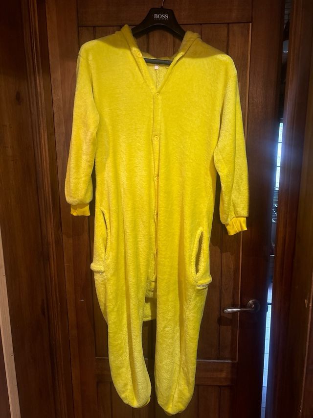 Pijama picachu entero capucha pelo