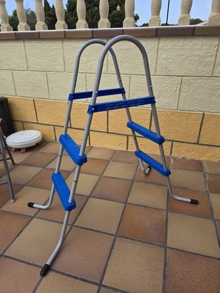 Escalera piscina