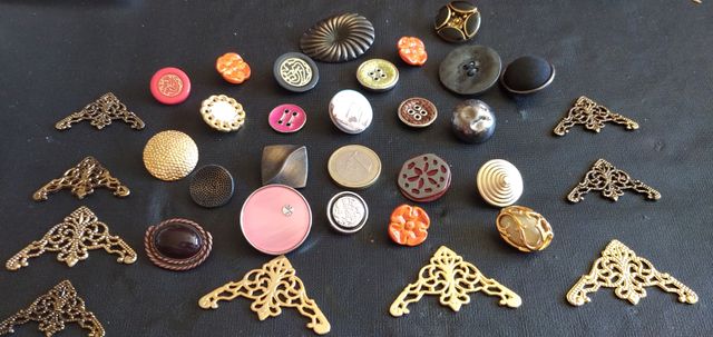 Botones de metal con cantidad de cada modelo