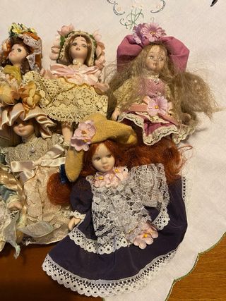 Set di 11 bamboline in ceramica