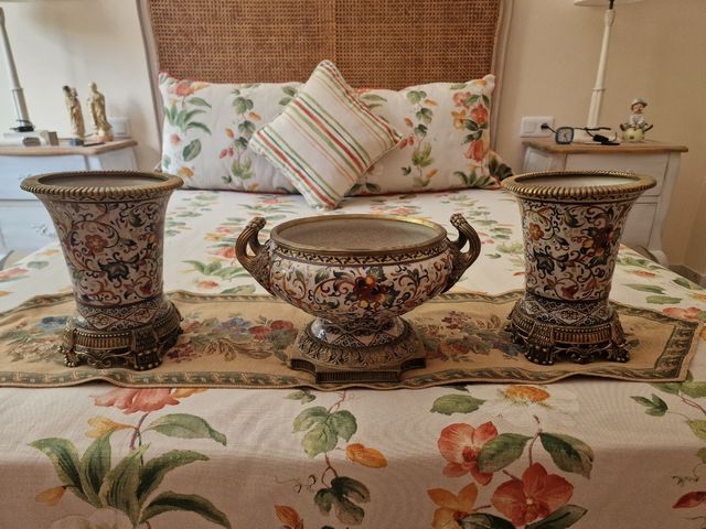 Jarrones de bronce y poecelana.no hago envios.