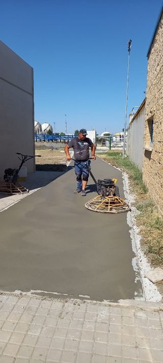 SOLERAS DE HORMIGÓN IMPRESO Y PULIDO