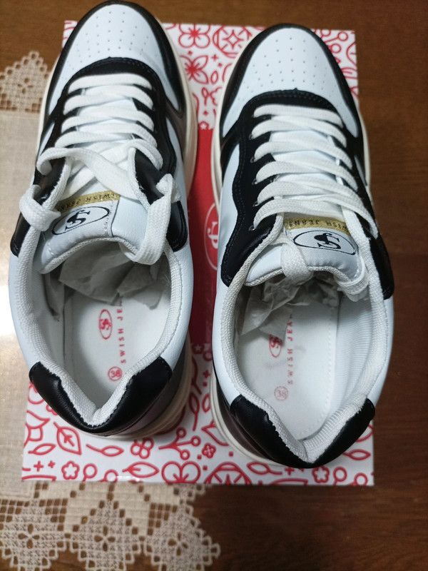 Sneakers donna bianche e nere