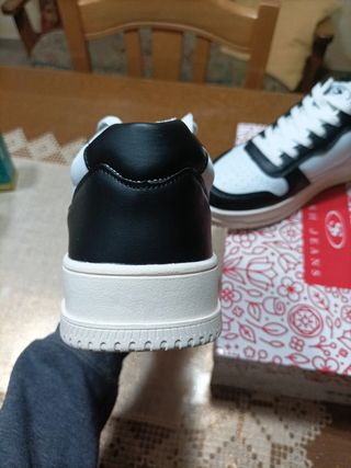 Sneakers donna bianche e nere