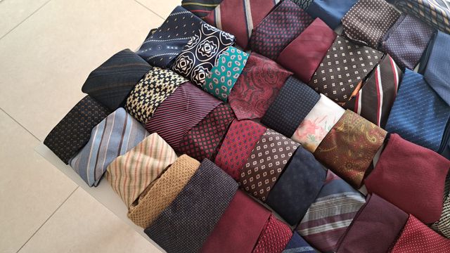 Lotto 94 cravatte - seta, sintetico, lana