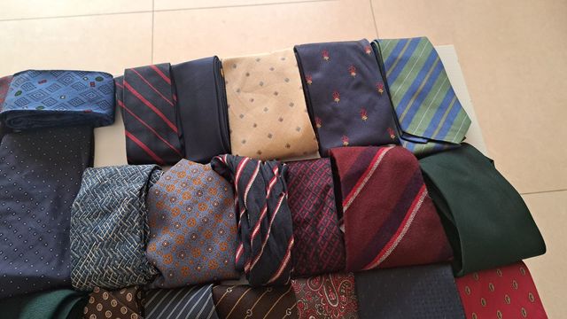 Lotto 94 cravatte - seta, sintetico, lana