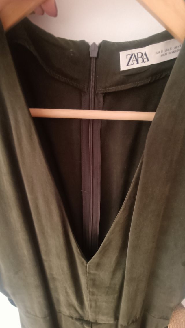 Mono verde de ZARA 