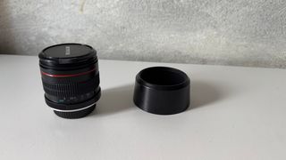 Camara Nikon D3500 con objetivos y accesorios