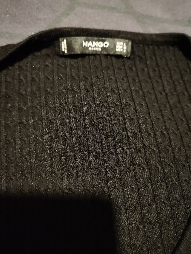 Jerseys básicos gris y negro. Mango