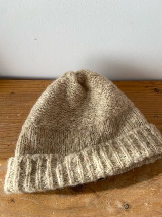 Gorro beige invierno 