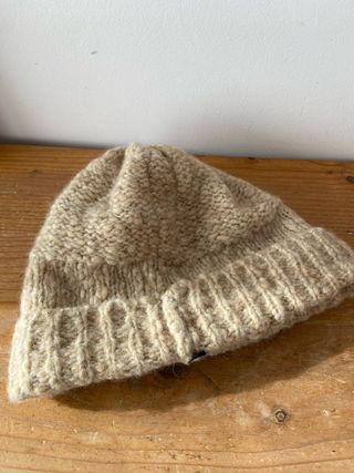 Gorro beige invierno 
