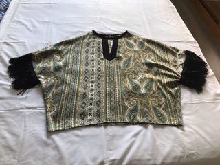 BLUSA TIPO PONCHO TONOS VERDES