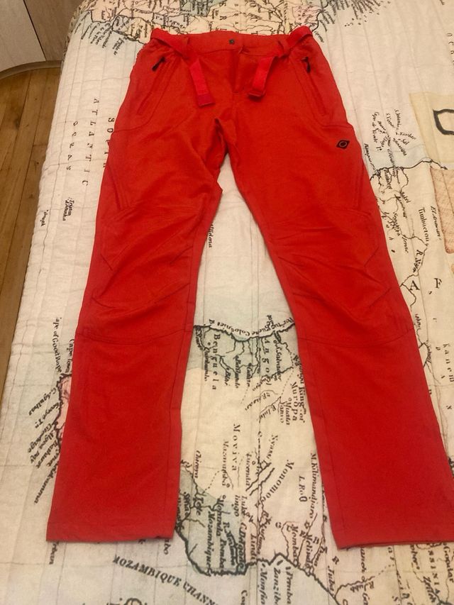 Pantalon rojo izas nuevo