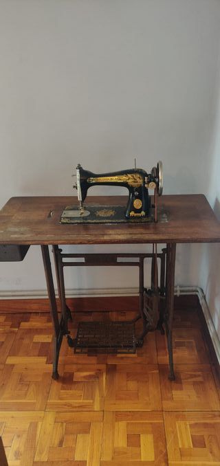 Maquina de coser SINGER