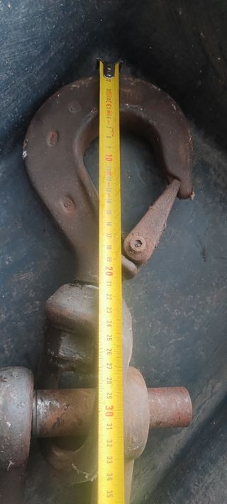 Gancho em ferro com elo de parafuso,