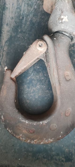 Gancho em ferro com elo de parafuso,