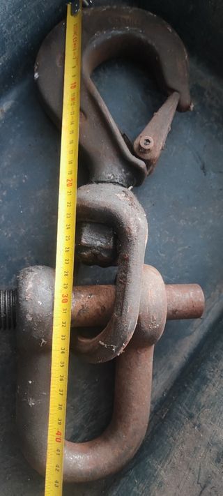 Gancho em ferro com elo de parafuso,