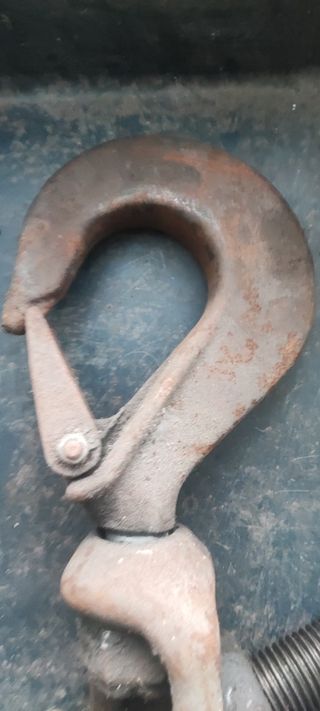 Gancho em ferro com elo de parafuso,