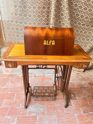 Maquina de coser antigua ALFA