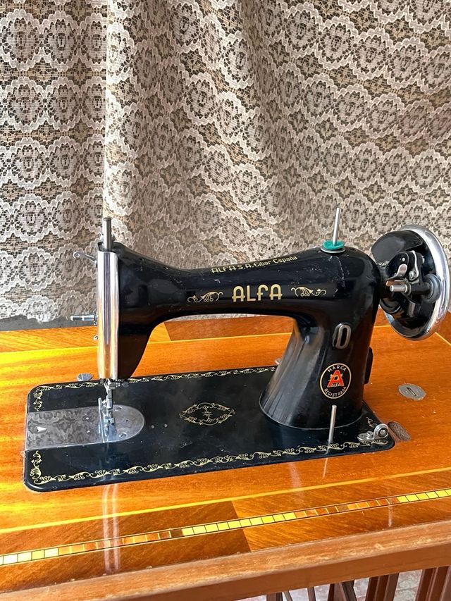 Maquina de coser antigua ALFA