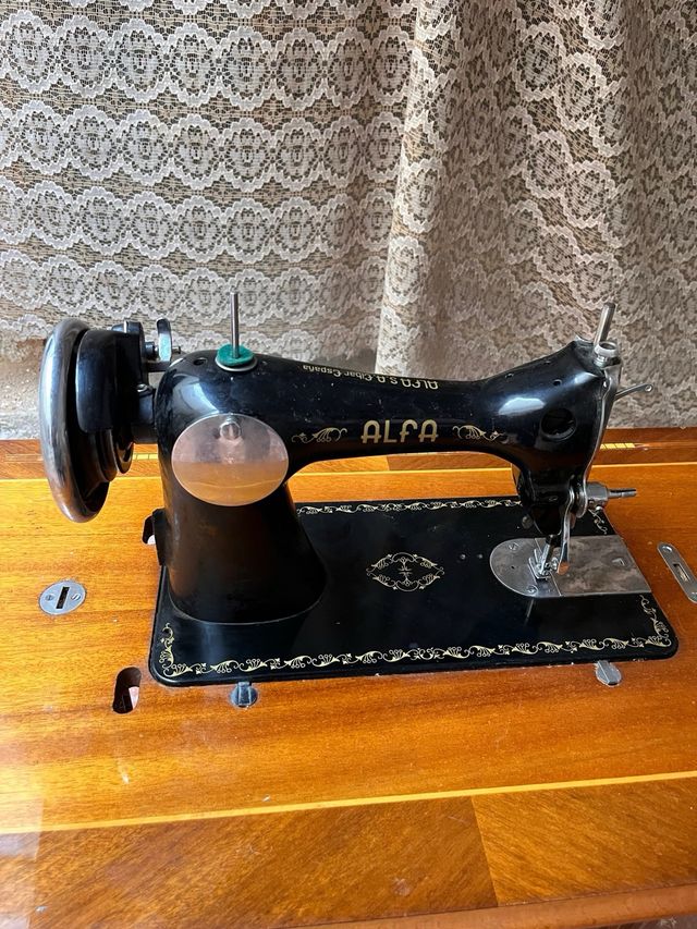 Maquina de coser antigua ALFA