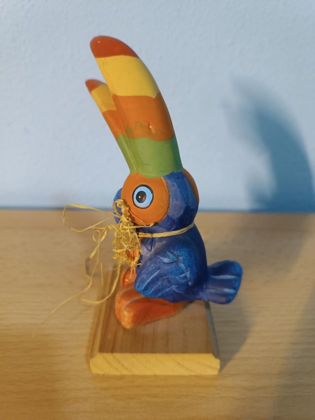 Estatua tucán de madera de decoración