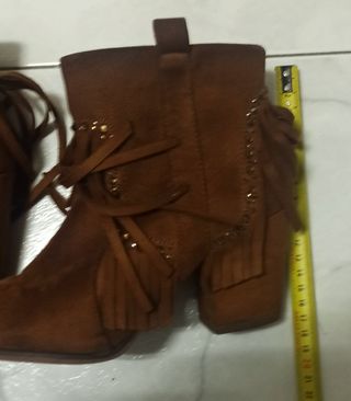 Botines tobillo con flecos talla 38