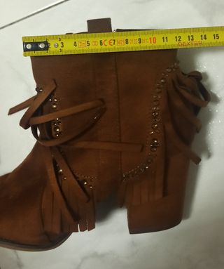 Botines tobillo con flecos talla 38