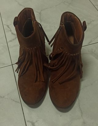 Botines tobillo con flecos talla 38