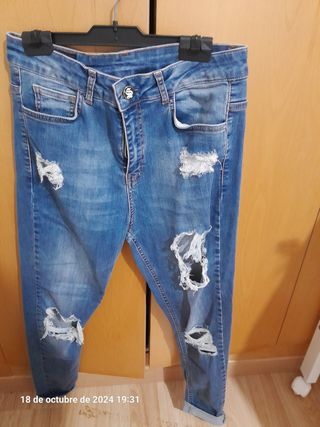 Pantalón rasgado Sinners