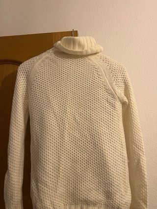 Jersey blanco de punto cuello alto