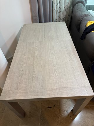 Mesa de comedor extensible y sillas
